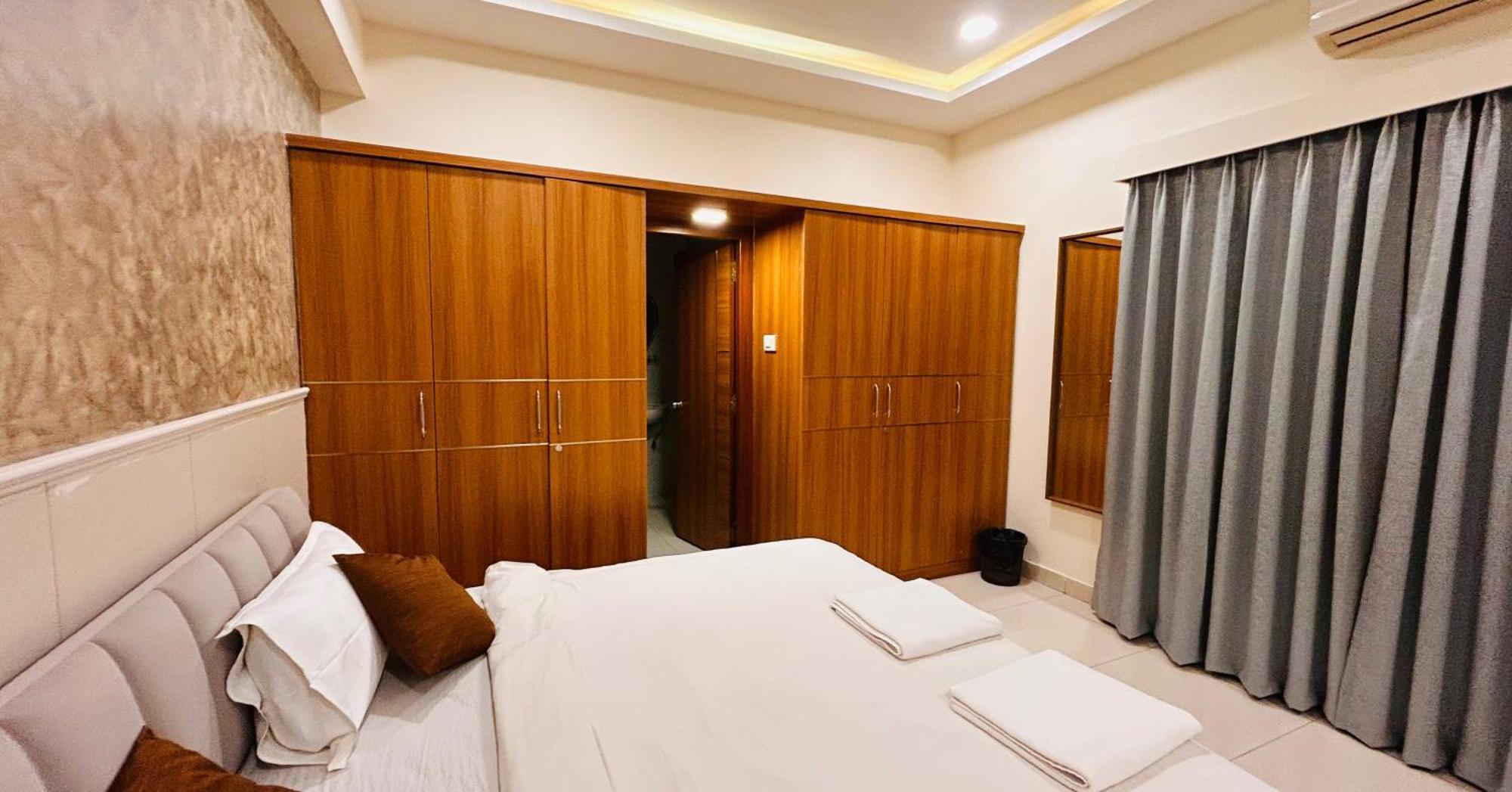Dcasa Apartment Hotel Hyderabad Exterior photo